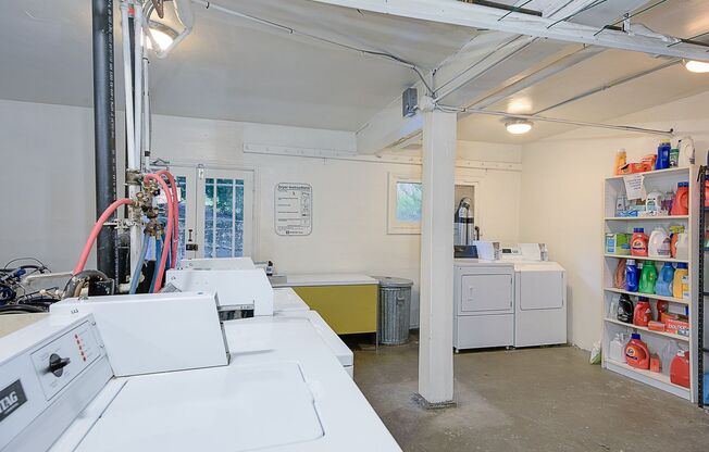 Studio, 1 bath, 582 sqft, $1,395, Unit B