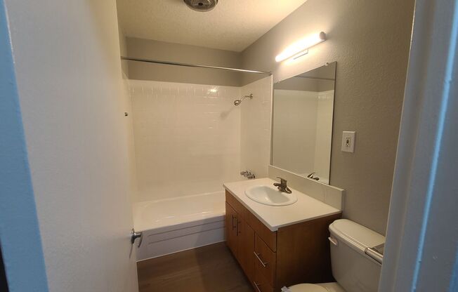 2 beds, 1.5 baths, 1,050 sqft, $3,370, Unit 1732-3