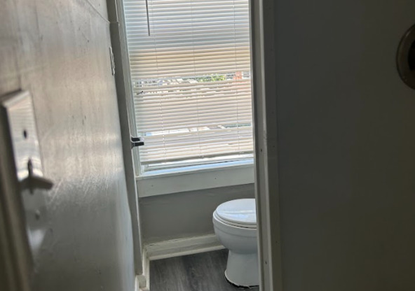 255 X W LOMBARD ST