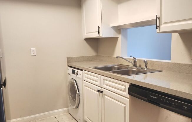 1 bed, 1 bath, $999, Unit Unit 7