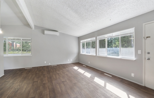 12745 LALA CV LN SE