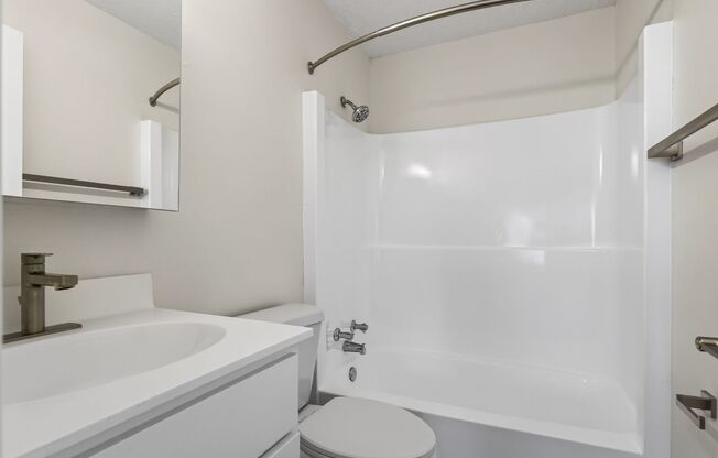 2 beds, 1 bath, 864 sqft, $1,495, Unit 203 - 2400