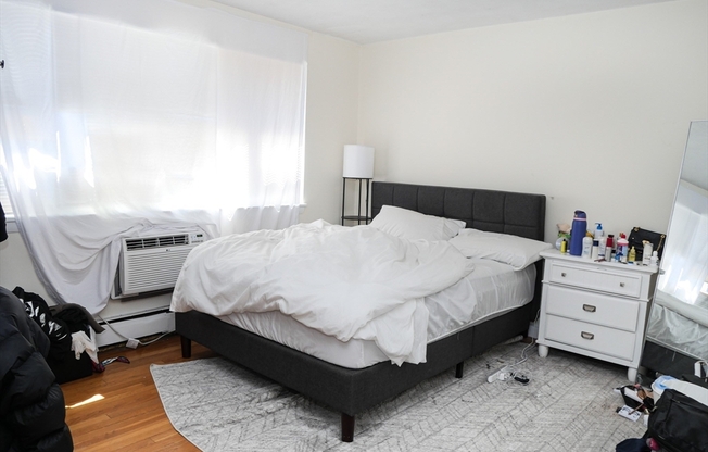 3 beds, 1 bath, 850 sqft, $3,900, Unit 11