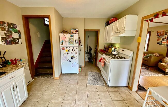 4 beds, 1 bath, $2,295