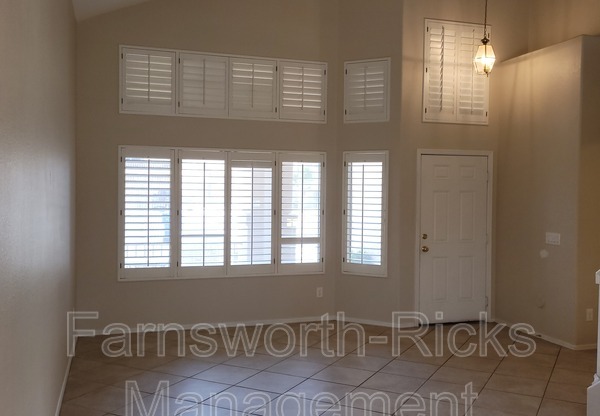 1270 W FLINTLOCK WAY
