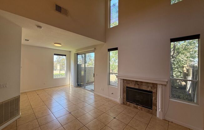 Stunning 2B/2.5BA house available for lease in Mira Mesa!