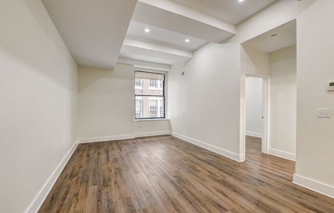 1 bed, 1 bath, 700 sqft, $2,295, Unit 1016
