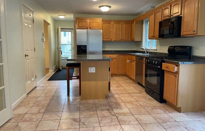 4 beds, 2 baths, 1,590 sqft, $4,300