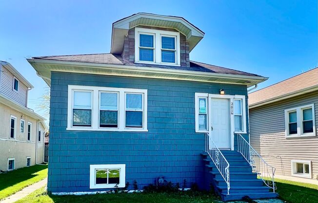 Delightful 4 Bed/1 Bath Single Family Home for Rent! Available for ASAP Move In! Parking Included!