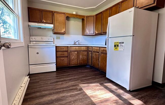 2 beds, 1.5 baths, $900, Unit 957 4th St SW