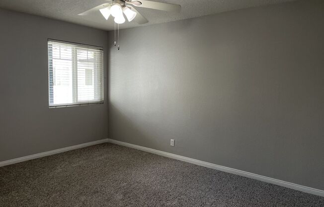 2 beds, 1 bath, 890 sqft, $2,555, Unit 0031