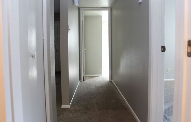 2 beds, 1 bath, 830 sqft, $1,275, Unit 132