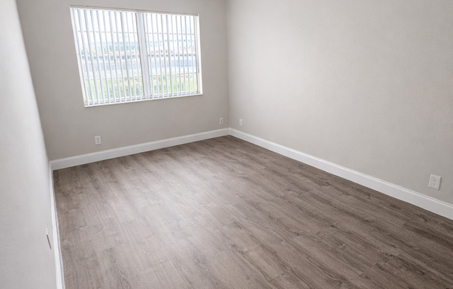 2 beds, 1 bath, 912 sqft, $1,950, Unit 537 - 301