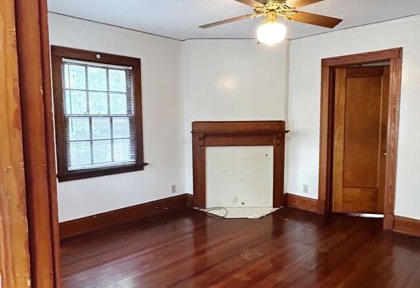 2 beds, 1 bath, $1,250, Unit C