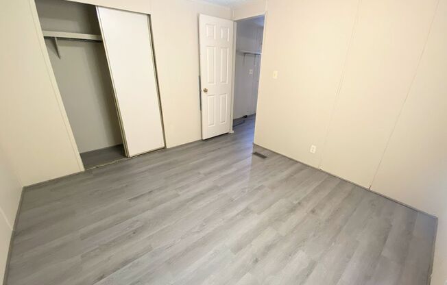 2 beds, 1 bath, $695, Unit 3