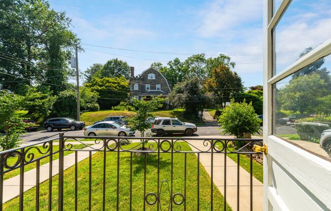 2 beds, 1 bath, 650 sqft, $1,420, Unit A1