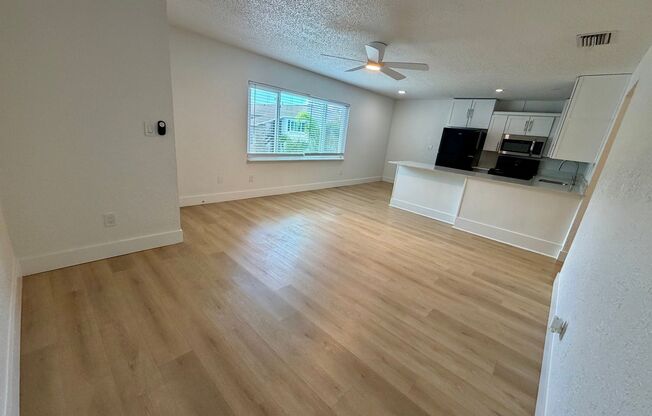 2 beds, 1 bath, 889 sqft, $1,699, Unit 10-5215