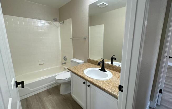 2 beds, 2 baths, 998 sqft, $1,600