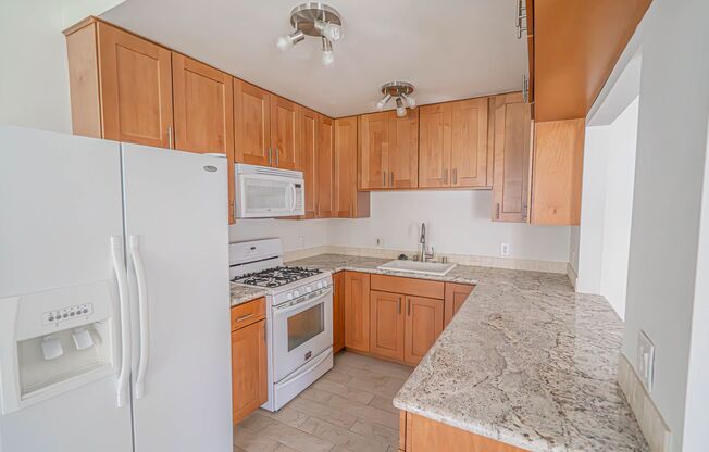 2 Bedroom Home in Friendly Valley in 55+ Community!