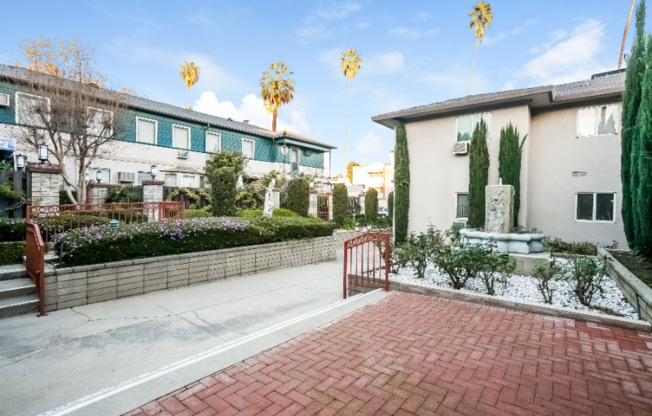 271 S EL MOLINO AVE