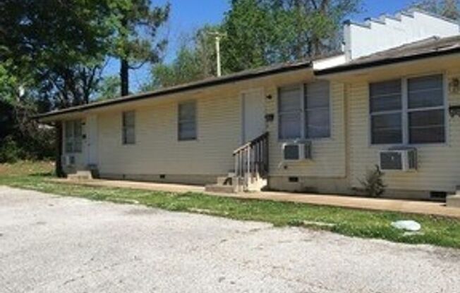 Bolivar MO 2 Bed 1 Bath Apartment