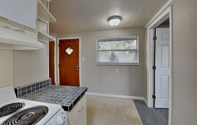 9610 N 12 ST