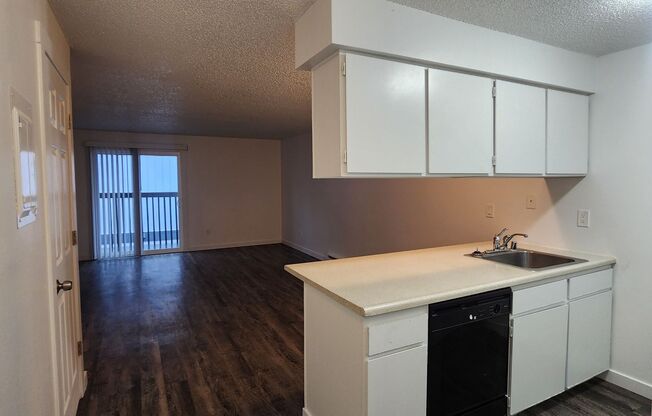 2 beds, 1 bath, 769 sqft, $1,150, Unit Unit 27