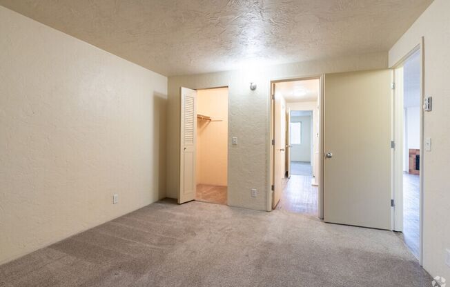 2 beds, 1 bath, 840 sqft, $1,582, Unit 0111