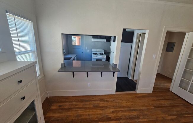 2 beds, 1 bath, 850 sqft, $2,495, Unit Unit 7