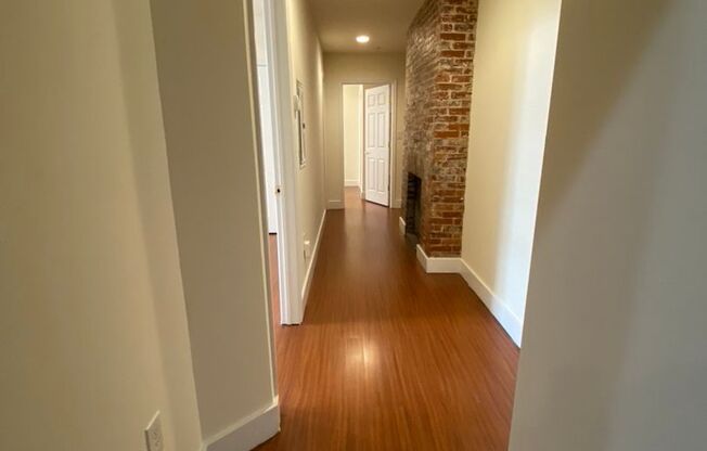 Sophisticated 2 Bedroom, 2 Bath w/ Hardwood Floors in The Heart of Center City!!!!!