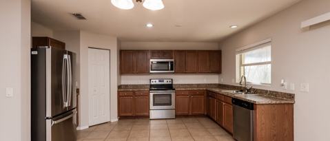 2044 WAVY LEAF CT