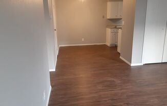 2 beds, 1 bath, 950 sqft, $1,015, Unit Unit 07