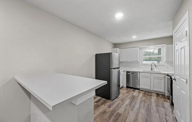 2 beds, 1 bath, 750 sqft, $1,145, Unit 8