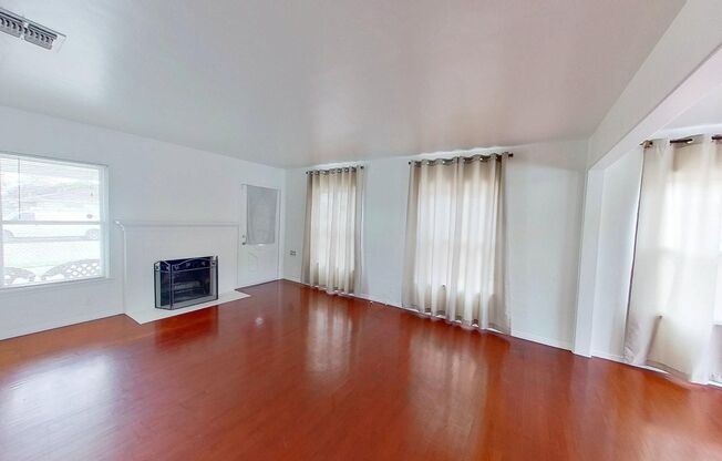 Charming 3 Bed 1 Bath House in Santa Ana!