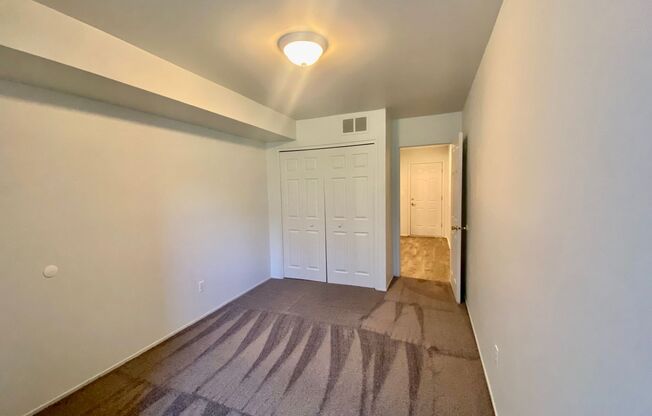 2 beds, 1 bath, 950 sqft, $1,295, Unit #111