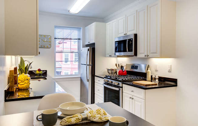 1 bed, 1 bath, 812 sqft, $3,490