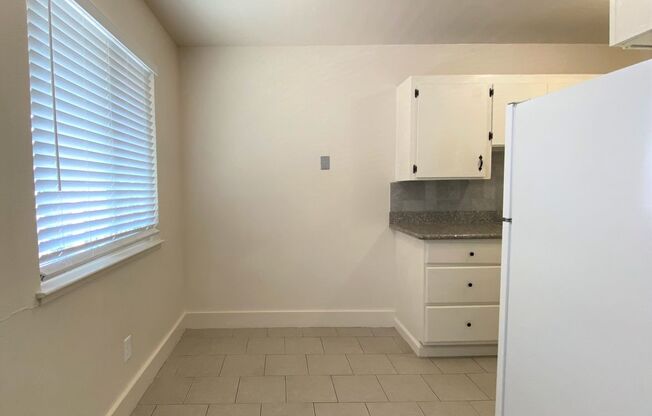 2 beds, 1 bath, 825 sqft, $1,595, Unit 233-4