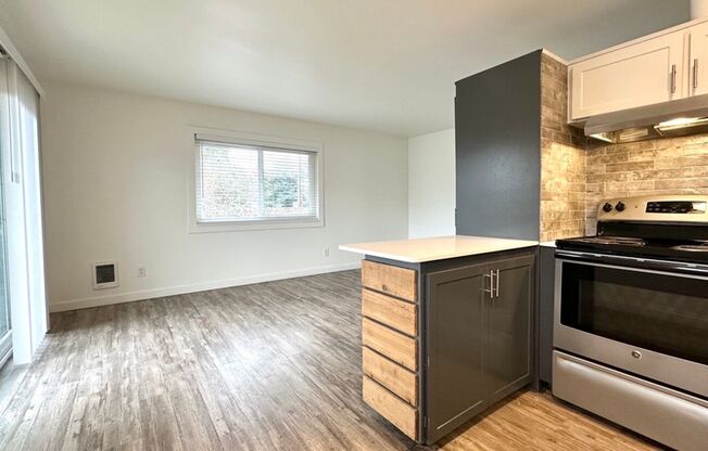 1 bed, 1 bath, 555 sqft, $1,365, Unit 7