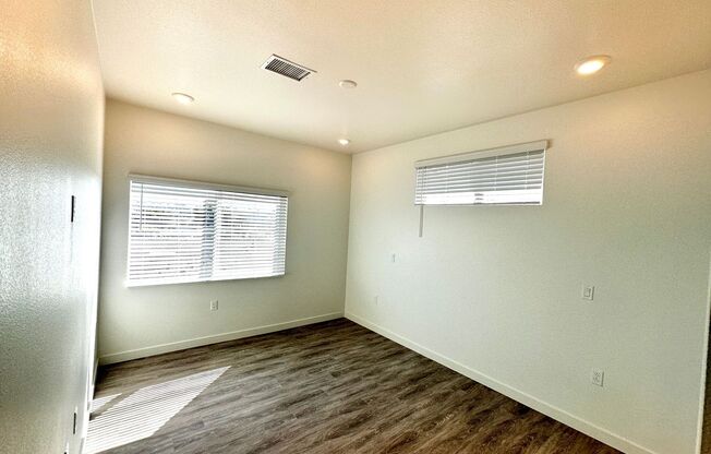 2 beds, 2 baths, $2,561, Unit 4017 D Logan