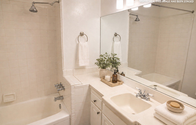 2 beds, 1 bath, 750 sqft, $2,145, Unit 305