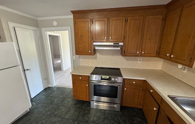 2 beds, 1 bath, $935, Unit 1806 Autumn Lane