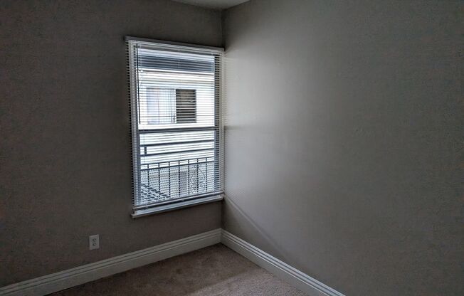 1 bed, 1 bath, $1,695, Unit G