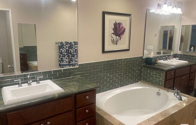 5625 Crescent Park W Apt 318
