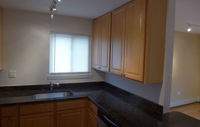 2 beds, 1 bath, 900 sqft, $1,795, Unit 1B