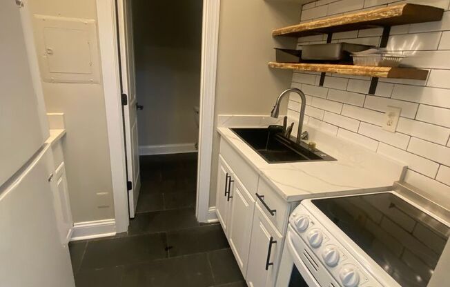 Studio, 1 bath, 307 sqft, $1,125, Unit 1R