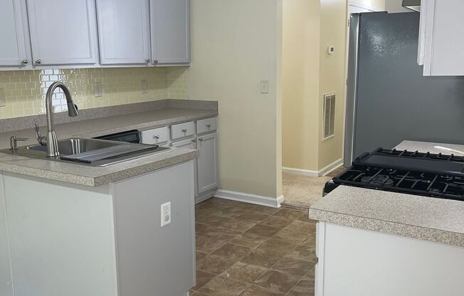 Spacious 3 Bed/2 Bath Ranch in on Quiet Well Kept Street!!