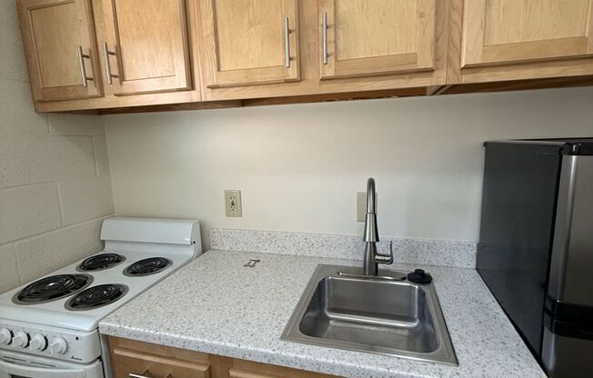 Studio, 1 bath, 500 sqft, $625, Unit 1024 SUNSET #04