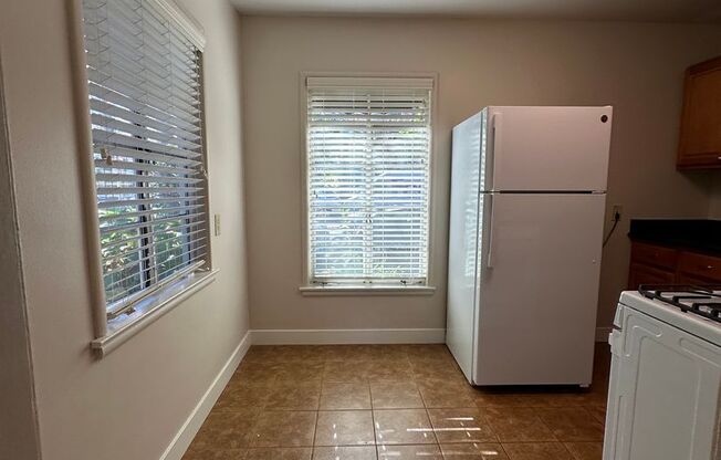 2 beds, 1 bath, $1,695, Unit 01A