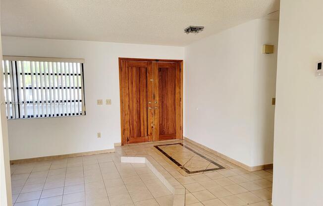 5205 SW 102 PL