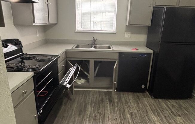 3 beds, 2 baths, 1,230 sqft, $975